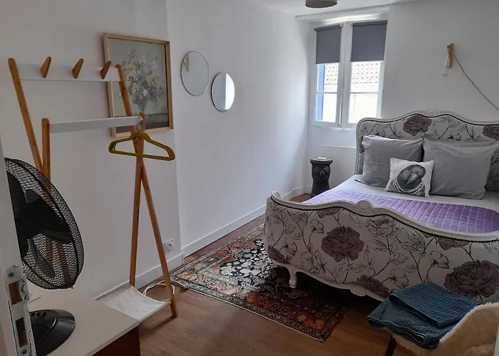 Beau Maison Сasa de vacaciones Le Vigeant